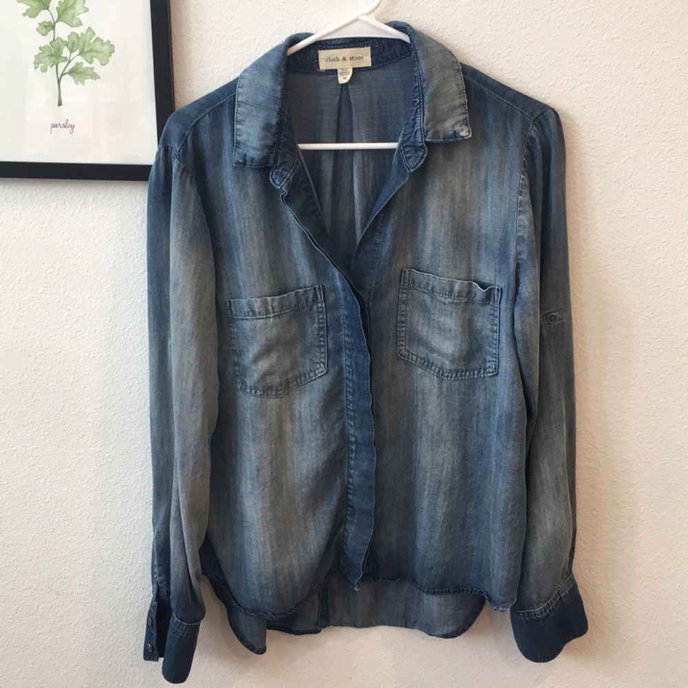 Cloth & Stone Split-Back Chambray Buttondown - Picture 2 of 8